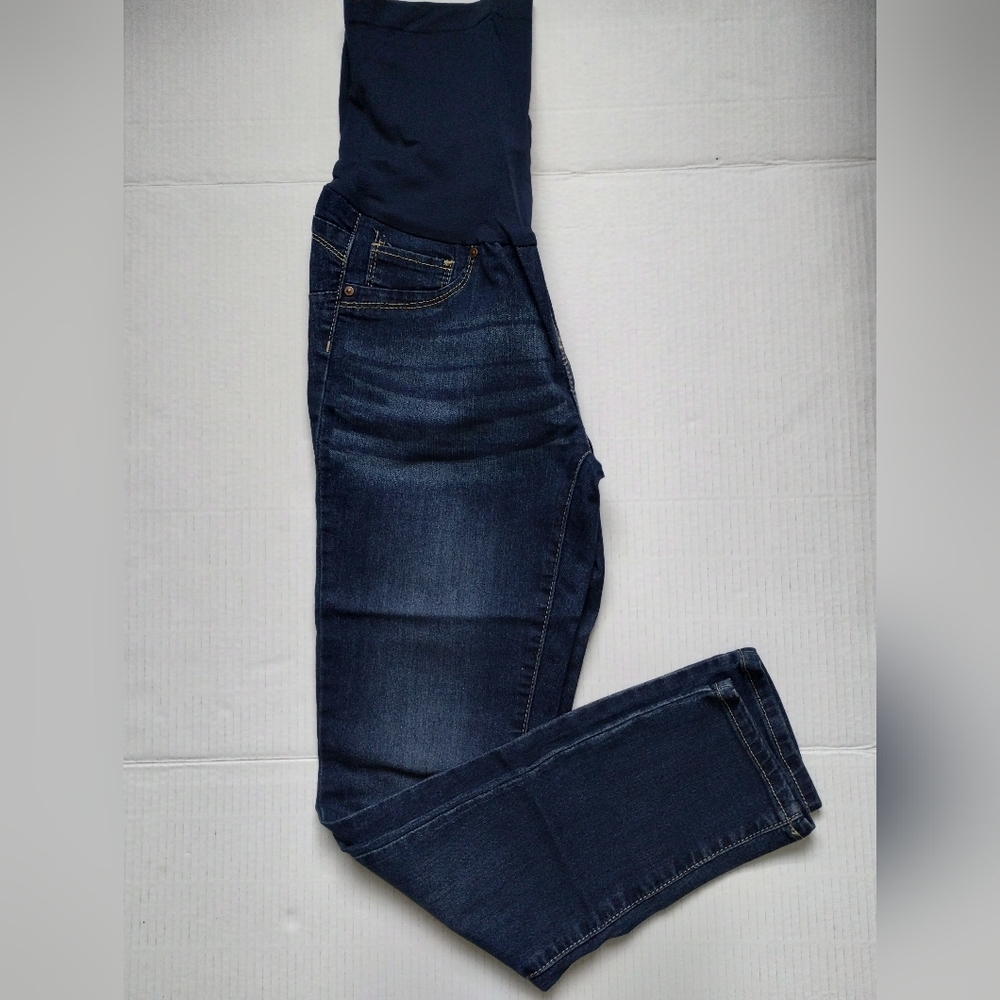 Preowned like new Maternity Jeans Size Medium